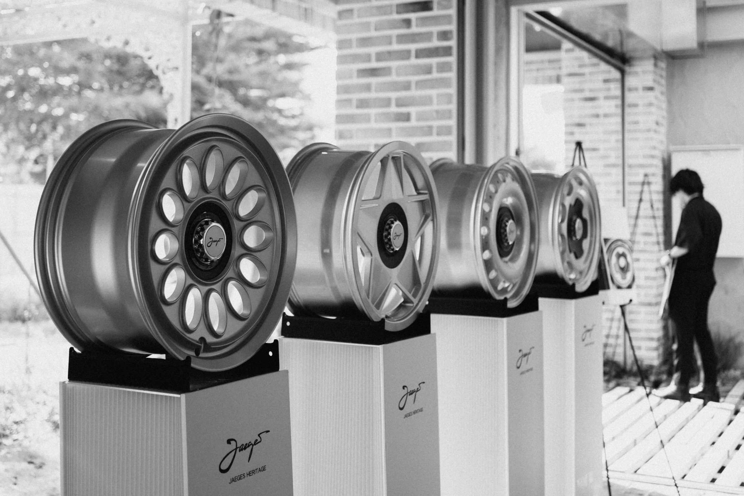 Jaeges Heritage wheels and cars