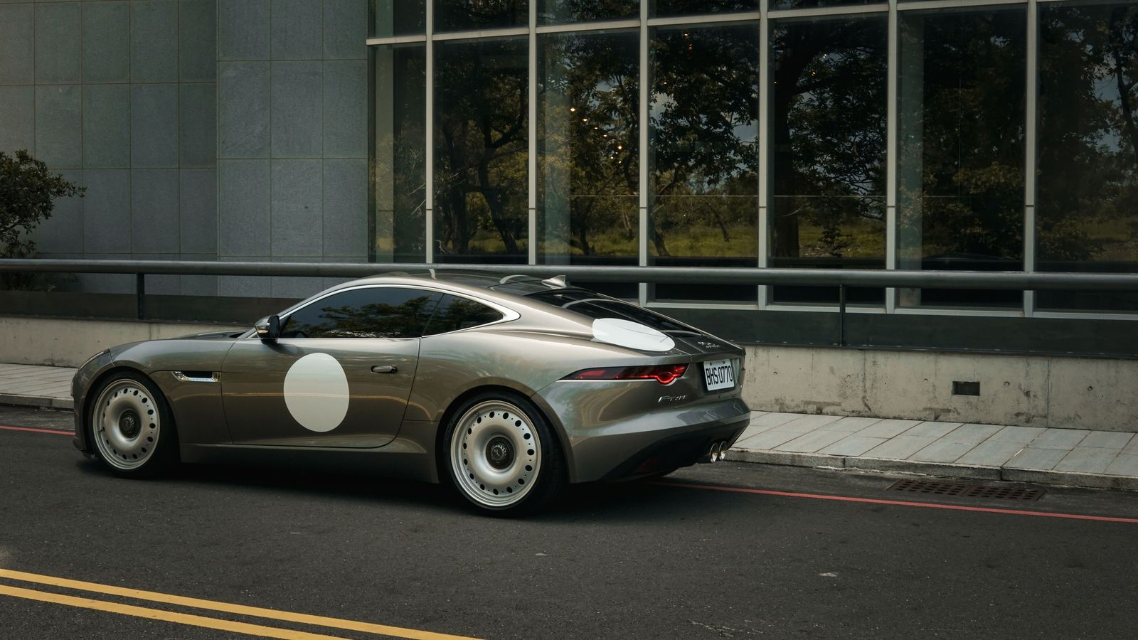 Jaguar F-Type on Jaeges RJ wheels
