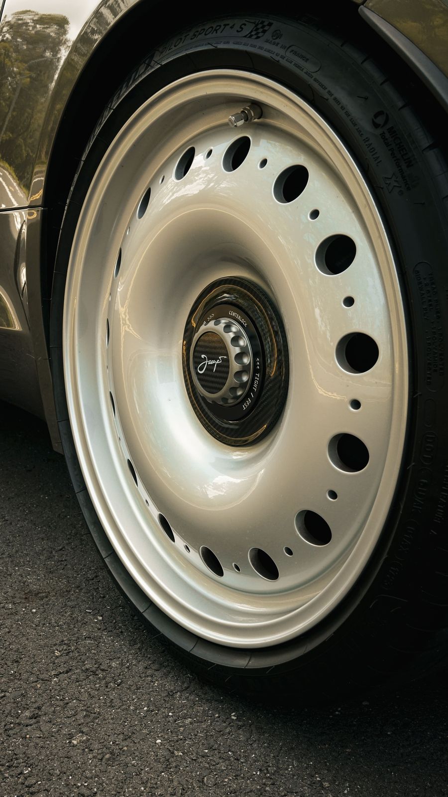 Jaguar F-Type on Jaeges RJ wheels