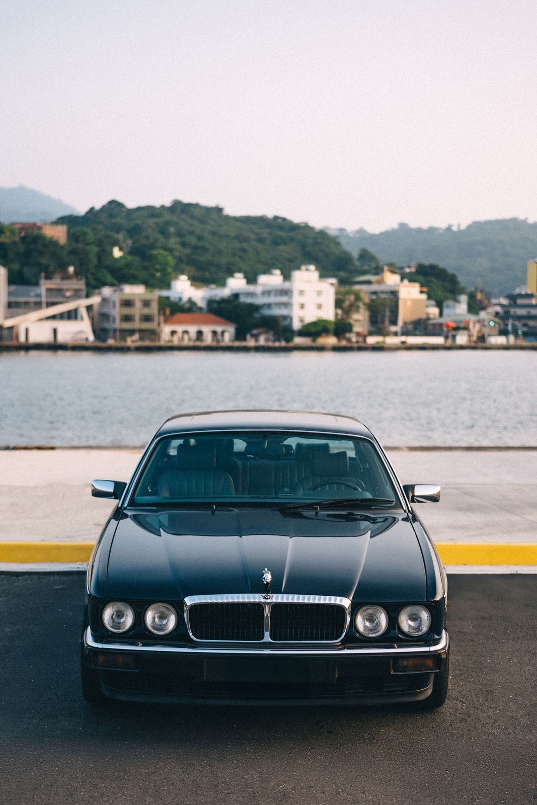 Jaguar XJ40 on Jaeges RJ wheels