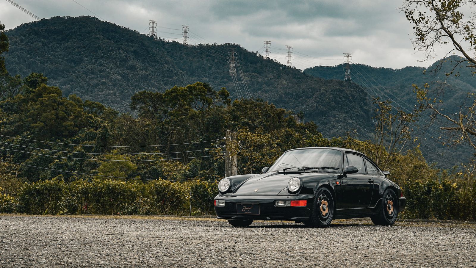 Porsche 964 Carrera 4 on Jaeges RP wheels