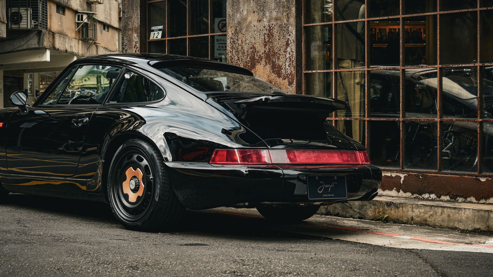Porsche 964 Carrera 4 on Jaeges RP wheels