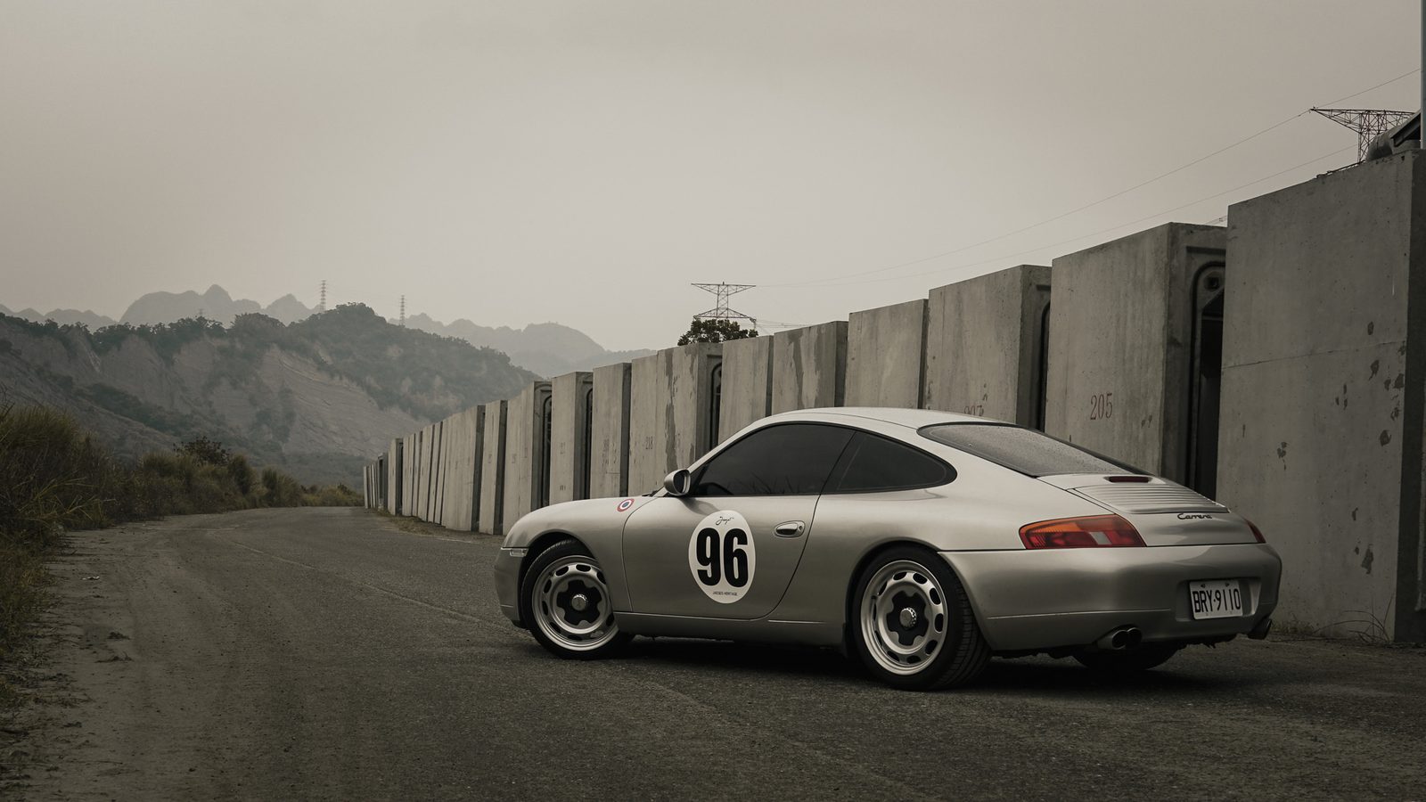 Porsche 996 Carrera 2 on Jaeges RP wheels