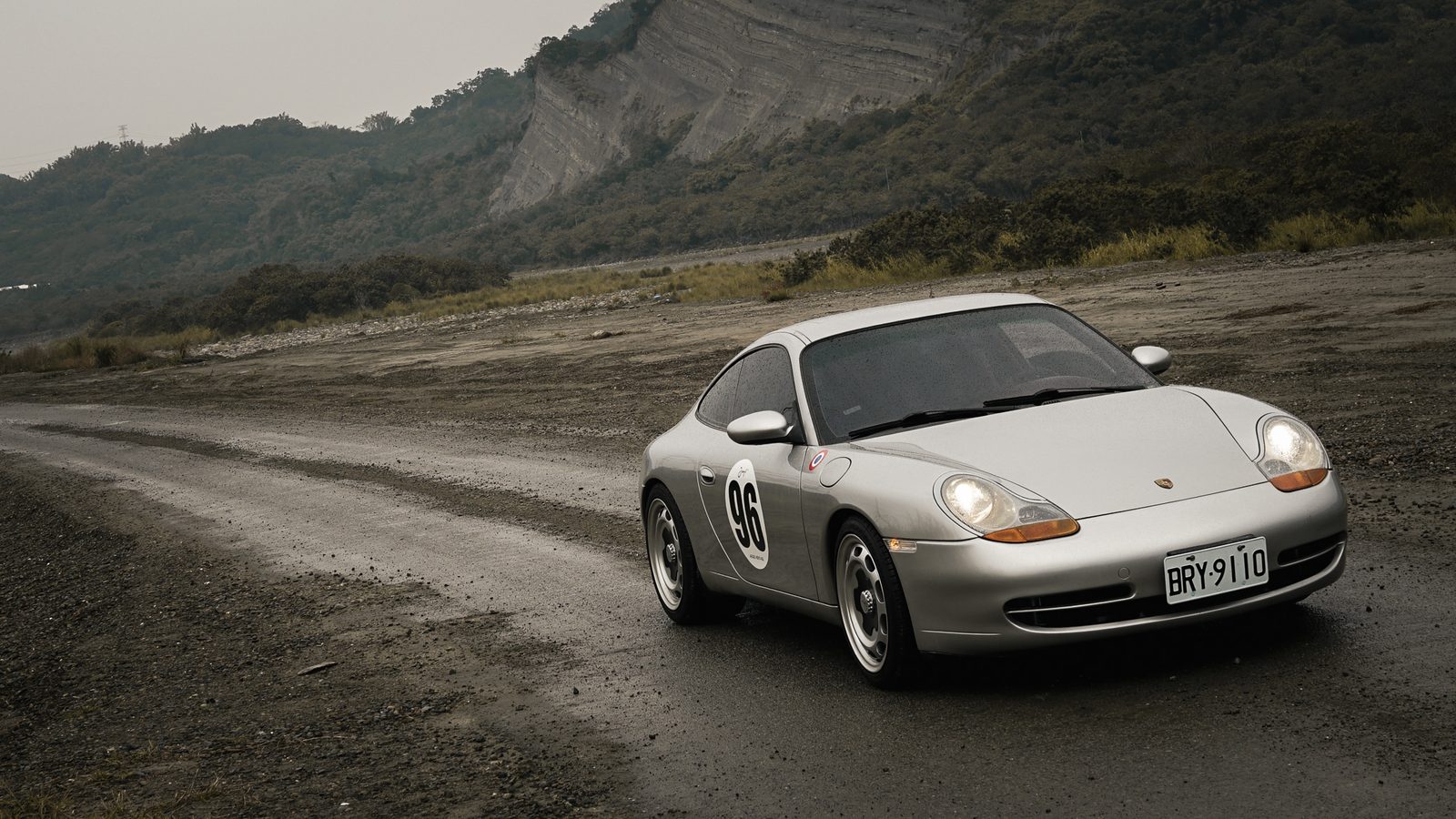 Porsche 996 Carrera 2 on Jaeges RP wheels