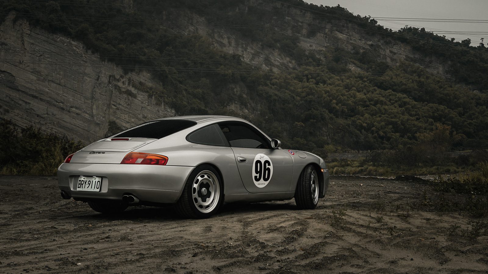 Porsche 996 Carrera 2 on Jaeges RP wheels